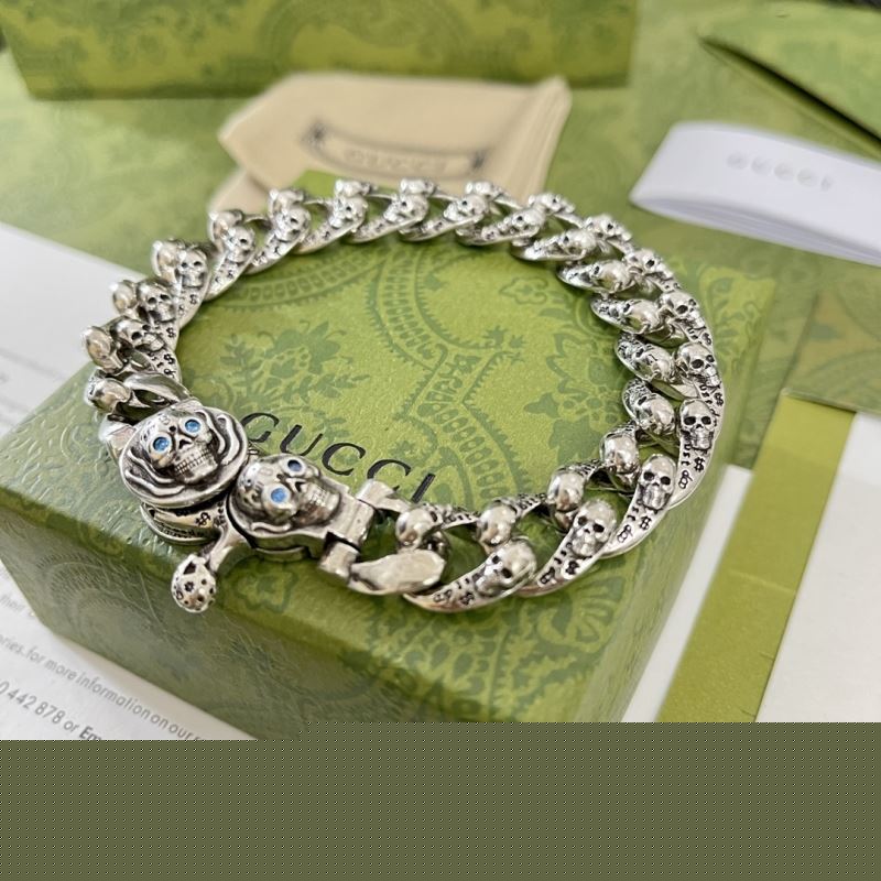 G*u*i bracelets